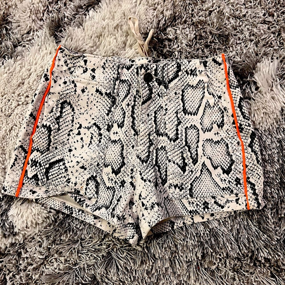 [NWOT] PAM & GELA snake print shorts with corset lace up back